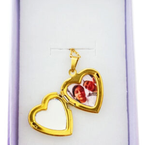 “Un Pedacito de Amor Colgado al Corazón” – Relicario Personalizado ❤